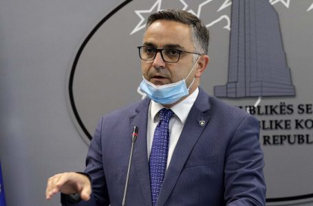 Besnik Tahiri: Të padinjitetshme deklaratat e Kurtit në Bruksel