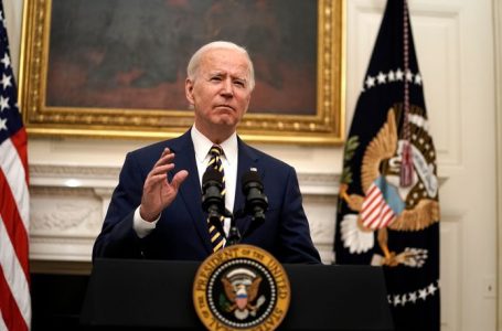 Biden i premton Osmanit, vaksina anti-Covid për Kosovën