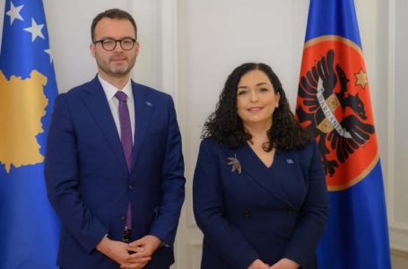Blerim Vela bllokon çdo qytetar që e kritikoi në Twitter pasi e mori pozitën si Shefi i Stafit të Presidentes