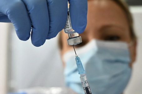 Edhe pas vaksinimit, rritet numri i viktimave nga COVID-19 në botë