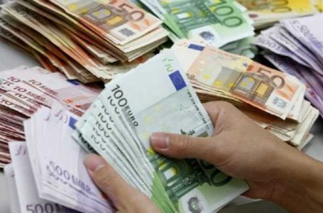 Zhgënjen familjarët: 91 vjeçarja lë 5 milionë euro pasuri për bamirësi