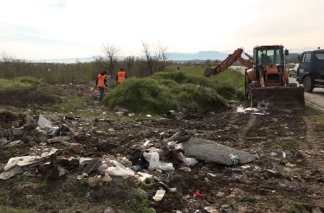 ​Në Ditën e Tokës pastrohet deponia inerte në Shkugëz