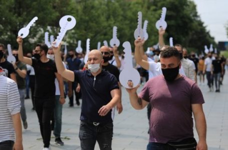 ​Gastronomët: Masat e reja krijuan eksport të parasë dhe import të virusit