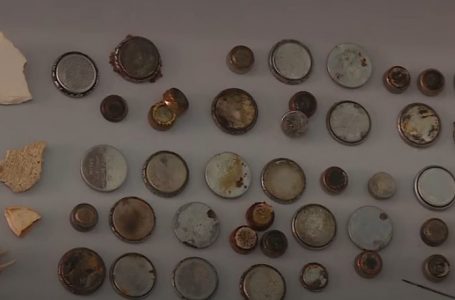 Mjekët mbledhin sende të rrezikshme që i gëlltitën fëmijët (VIDEO)