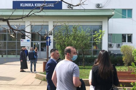 Protestojnë infermierët, kërkojnë rritjen e pagesës për ndërrimin e natës