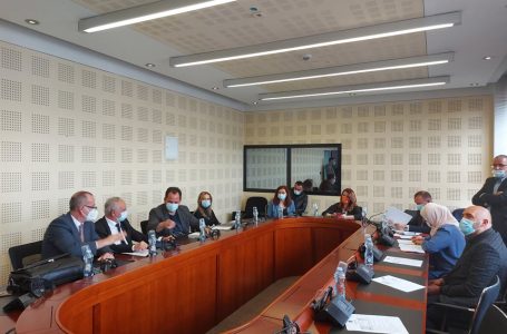 Mungesa e vaksinës anti-Covid në Kosovë, shqetëson deputetët