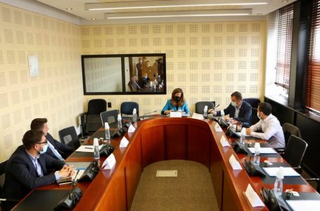 ​Shtyhet konstitumi i Komisionit për mbikëqyrjen e AKI-së, mungojnë deputetët
