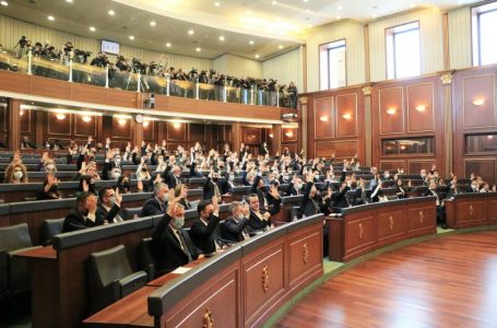 Nuk ndalojnë aderimet, nesër edhe një deputete e PDK-së kalon në LV