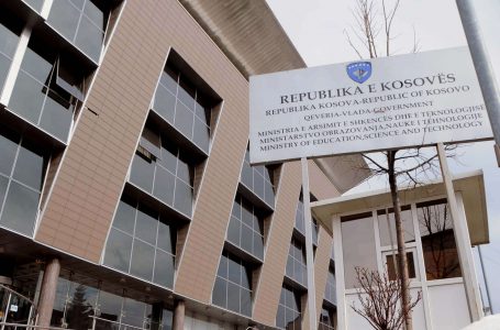 Mësimi nga klasa e parë deri në të pestën fillon të hënën, shkollat po bëjnë përgatitjet