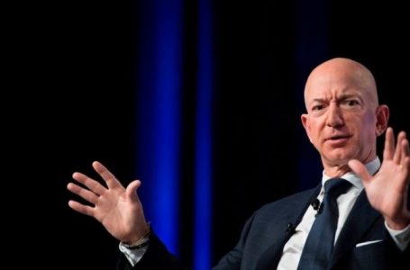 Jeff Bezos kryeson listën e miliarderëve të Forbes