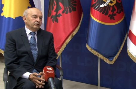 ​Mustafa godet Kurtin e Osmanin dhe paralajmëron Abidixhikun: Vendi po rrëshqet në një fazë të rrezikshme