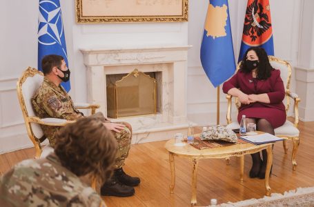 ​Presidentja Osmani takohet me komandantin e KFOR-it, Franco Federici