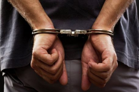 Arrestohet një i dyshuar dhe një 19 vjeçare e dënuar për dy raste të ndryshme të vjedhjeve të rënda