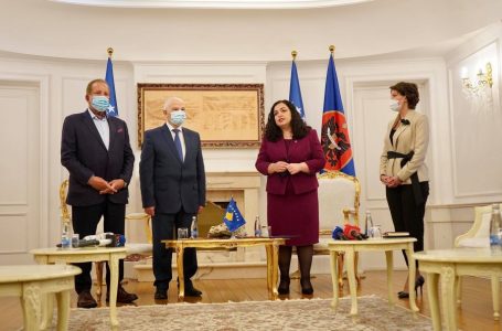 Në takimin me ish presidentët, Osmani thotë se po krijon një model të ri të konsultimit