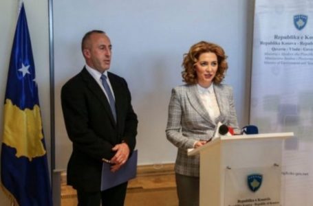 AAK i kërkon Albena Reshitajt që ta dorëzojë mandatin pasi e votoi Vjosa Osmanin për presidente