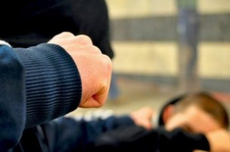 Sulmohet gardiani nga një i paraburgosur në QKUK