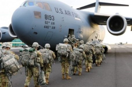 Trupat amerikane zbarkojnë në Shqipëri