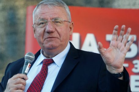 Shesheli: Ushtria serbe të bëhet gati për të ndërhyrë në Kosovë