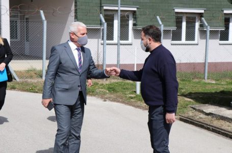 Ministri i Brendshëm Xhelal Sveçla ka vizituar Qendrën e Mbajtjes në Vranidoll