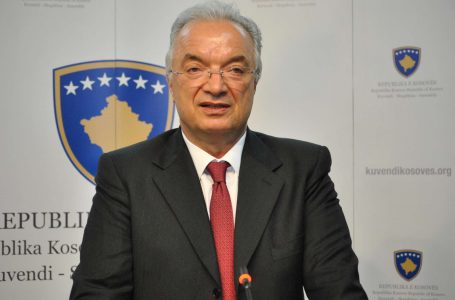 Asambelisti i VV-së thur vargje për Halitin: Po vjen si pëllumb i shkruar të votojë për president
