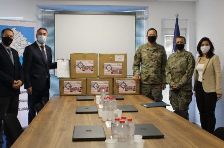 Ambasada amerikane i dhuron AKK teste rapide antigjen