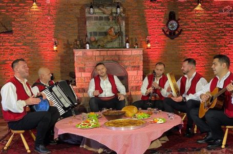Në ditë feste urojmë e gëzojmë bashkë!