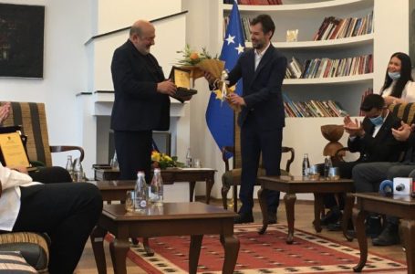 Enver Petrovci nderohet me çmimin për vepër jetësore