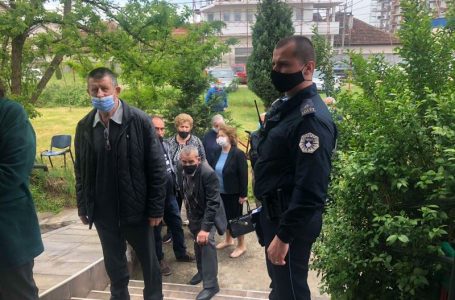 Ndërhyn policia në QMF “Ereniku”, shkak tollovia e qytetarëve që kërkonin të vaksinohen