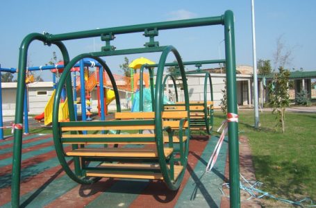 Zhduket e mitura, doli nga shtëpia për të shkuar në këndin e lojërave