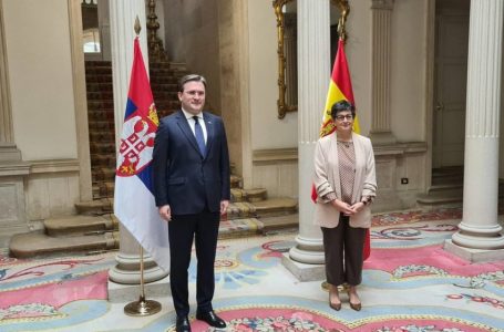 Ministrja spanjolle: Spanja i përmbahet parimit të mosnjohjes së Kosovës