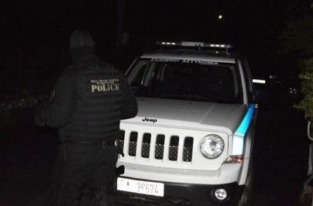 Fshehu 40 kg eksplozivë në makinë, arrestohet polici në Greqi