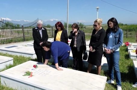 Kujtohen dëshmorët e martirët e kombit në 22 vjetorin e rënies