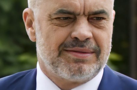 Edi Rama e quan thesar muzeun e dhuratave të kryeministrisë
