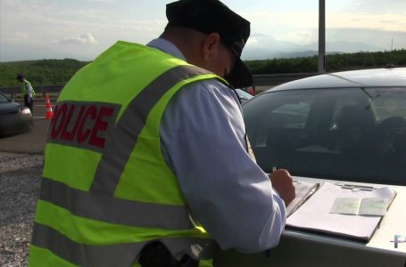 U shqiptuan 752 gjoba dhe u sekuestruan 125 patentë shoferë nga Policia e Gjakovës