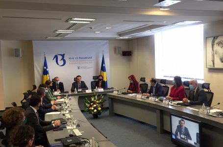 Qeveria ftesë qytetarëve: Aplikoni për punësim në ndërmarrje publike