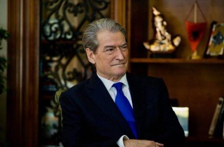 Deklarohet sot para mediave Sali Berisha pasi SHBA e shpalli person “non grata”