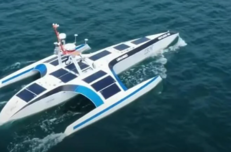 Një anije autonome pa pilot nis një udhëtim përtej Atlantikut