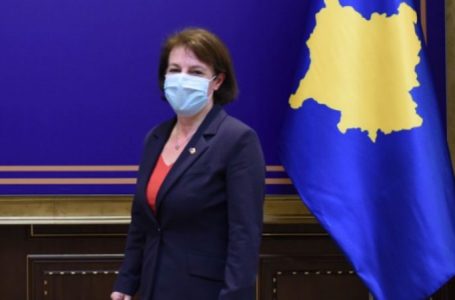 PDK kërkon që Albin Kurti ta shkarkojë Donika Gërvallën