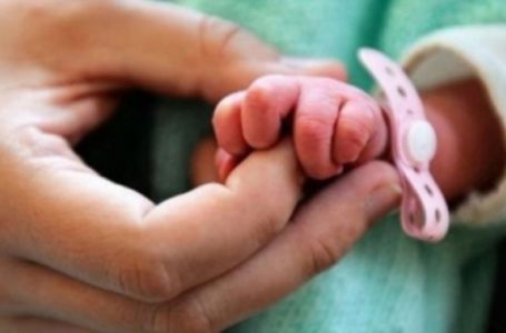 QKUK, nëna braktis foshnjen menjëherë pas lindjes