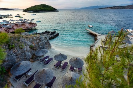 Shqipëria gati për turistët, shteti ndan 100 milionë lekë shtesë për turizmin