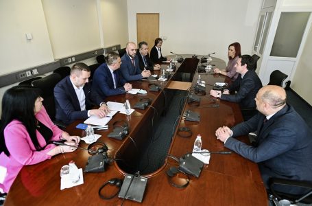 Kryeministri Kurti priti sot në një takim përfaqësuesit e komunitetit malazez në Kosovë