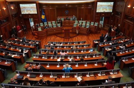 Haxhiu: Nëse nuk jeni të zot me siguru vaksina, hapni rrugën