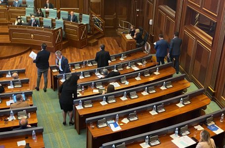 Deputetët e LDK-së lëshojnë sallën e Kuvendit të Kosovës