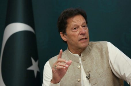 Kryeministri pakistanez: Përdhunimet po ndodhin pasi po shohim më pak veshje te gratë
