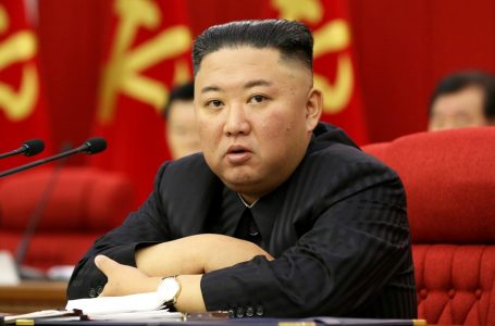 Kim Jong-Un ndëshkon zyrtarët për pandeminë