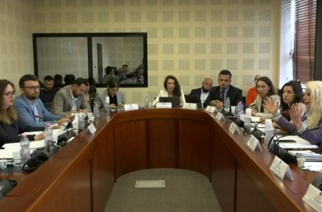 Nagavci: Komunat janë përgjegjëse për lejimin apo moslejimin e bartjes së shamive nëpër shkolla