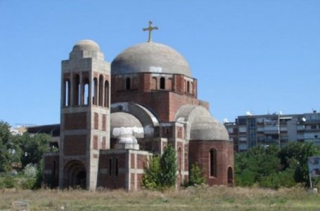 ​Dy aktivitete para kishës në kampusin e UP-së, kundërpërgjigje për liturgjinë serbe