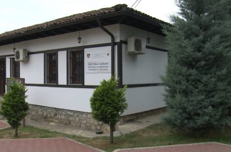 Lejohen mbrëmjet e maturës por vetëm me 200 maturantë