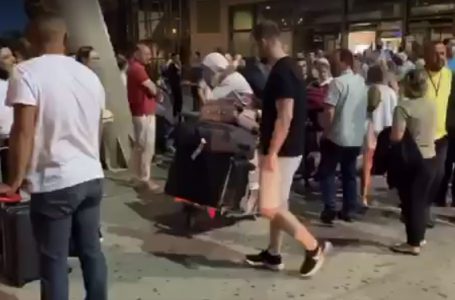 Numër i madh i bashkëatdhetarëve në aeroportin “Adem Jashari”
