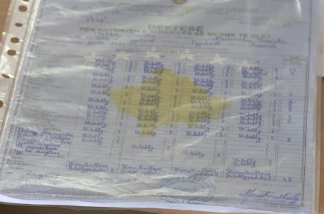 Filloi regjistrimi i nxënësve në shkollat e mesme